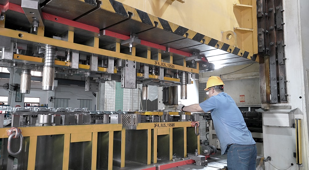 汽车冲压件材料利用率提高措施及工艺优化